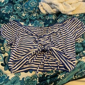 Off the shoulder middle toe striped crop shirt